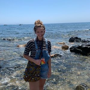 Meet your Posher, Caitlin